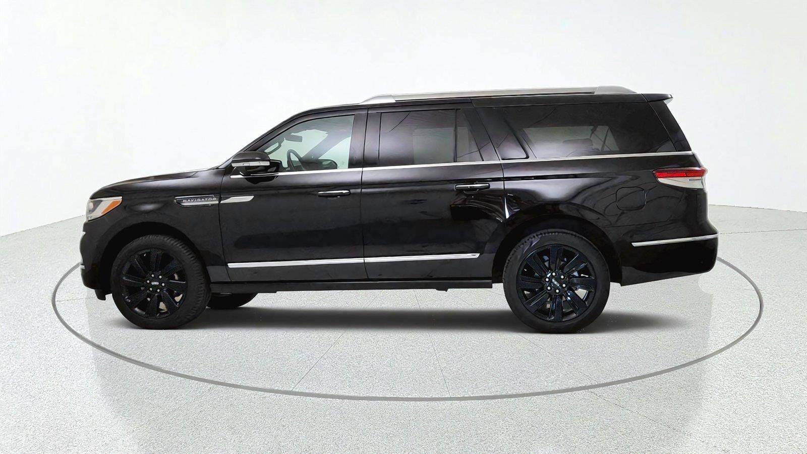 Used 2024 Lincoln Navigator L Reserve AWD/4WD image 4
