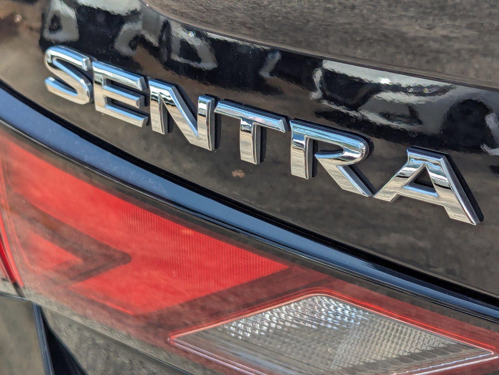 Certified 2020 Nissan Sentra SR w/ Premium Package FWD image 17