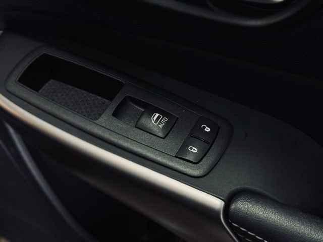 Used 2022 Jeep Cherokee Limited image 16