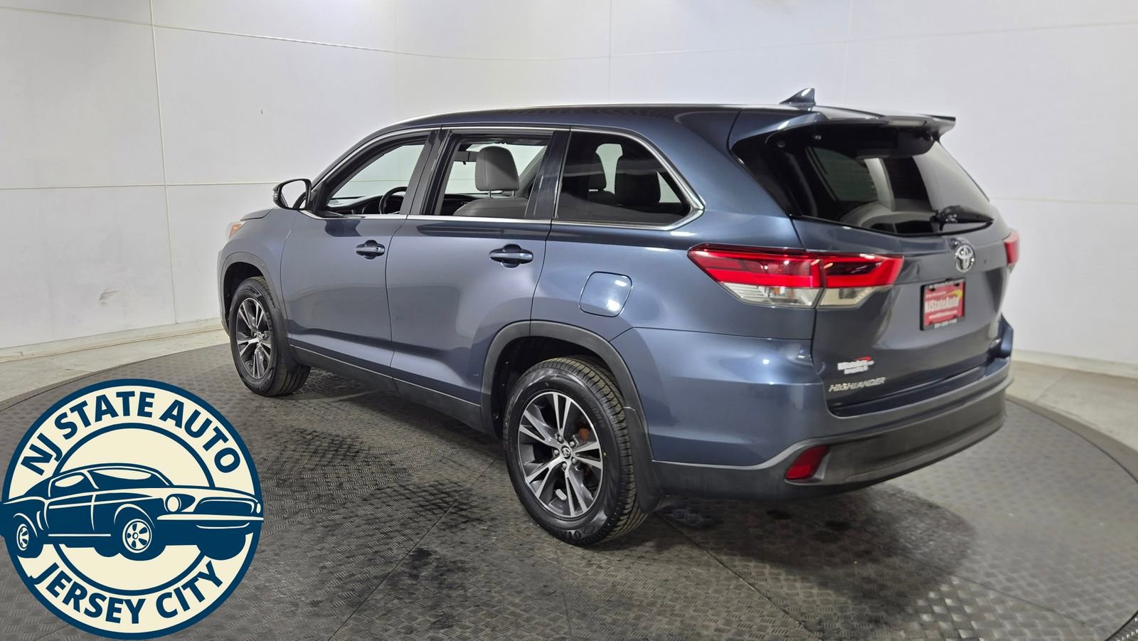 Used 2019 Toyota Highlander Plus AWD/4WD image 5