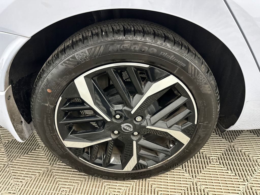 Used 2023 Nissan Versa SR w/ Trunk Package image 17