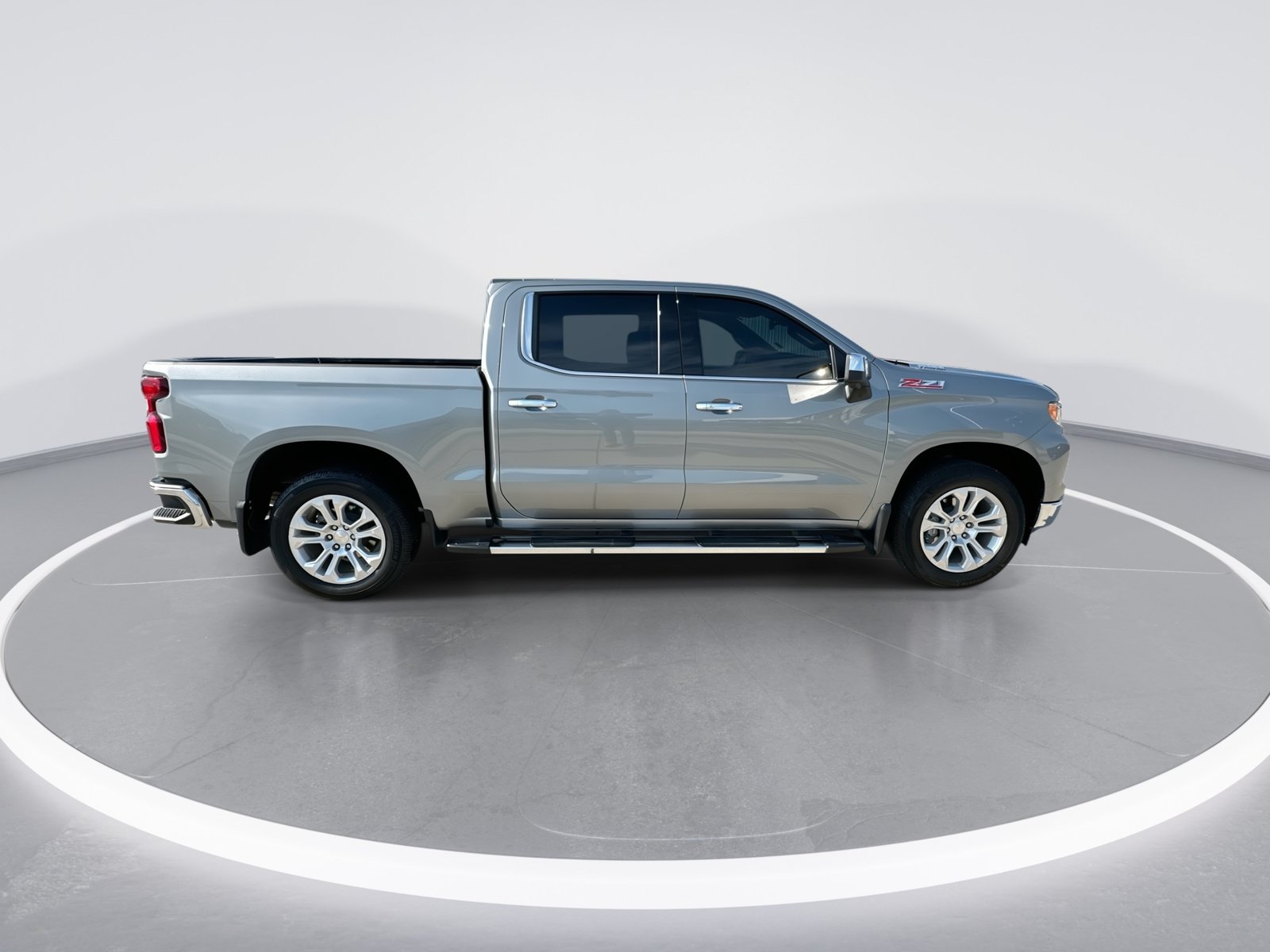 Used 2024 Chevrolet Silverado 1500 LTZ AWD/4WD image 9