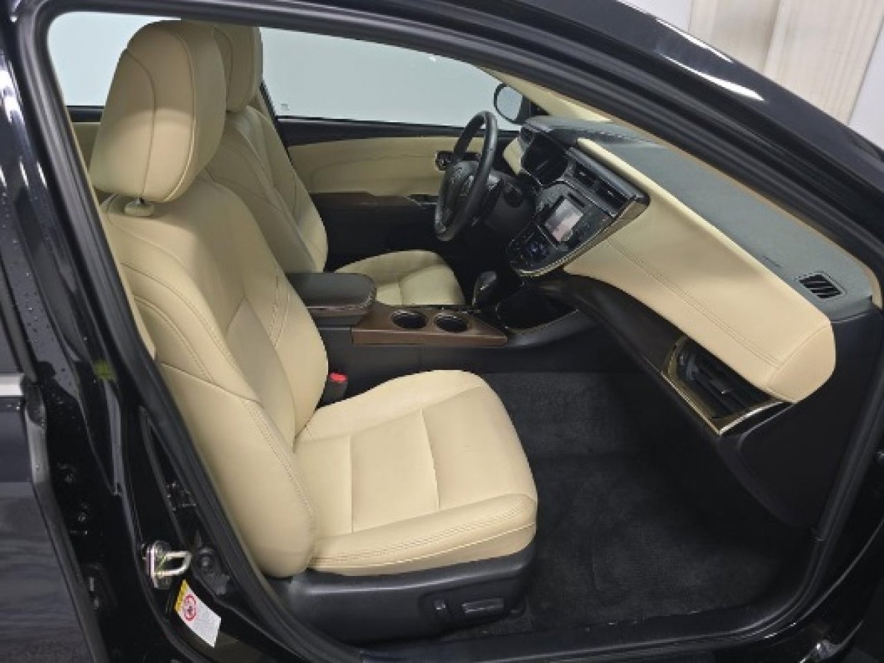 Used 2017 Toyota Avalon XLE Premium image 8