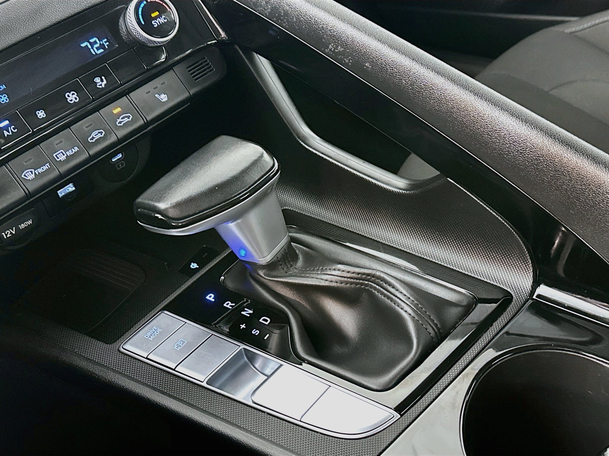 Certified 2025 Hyundai Elantra SEL FWD image 17