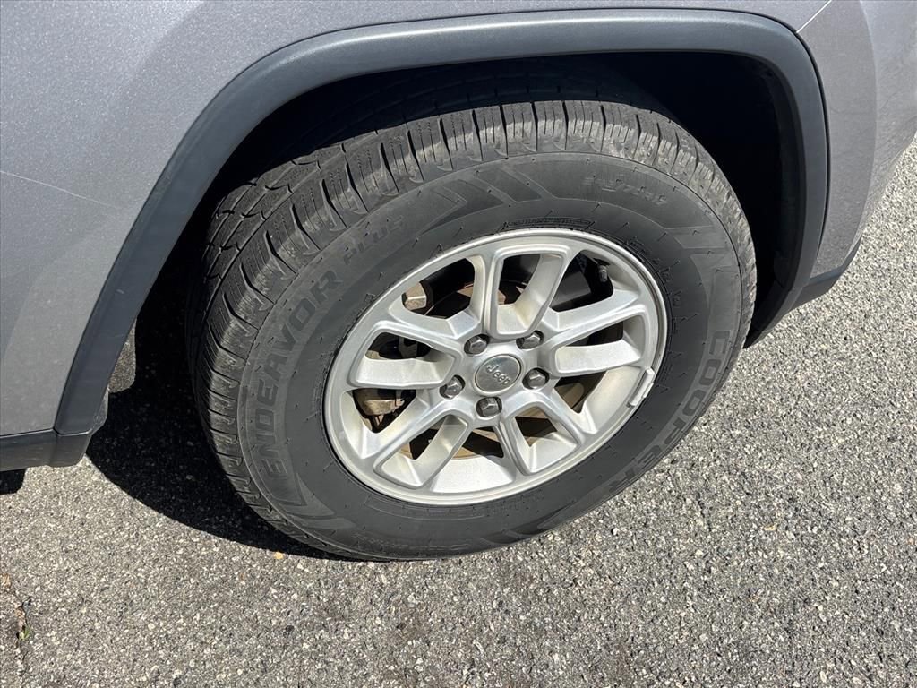 Used 2018 Jeep Grand Cherokee Laredo image 6