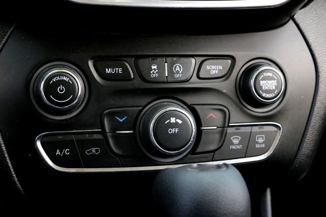 Used 2020 Jeep Cherokee Latitude image 15