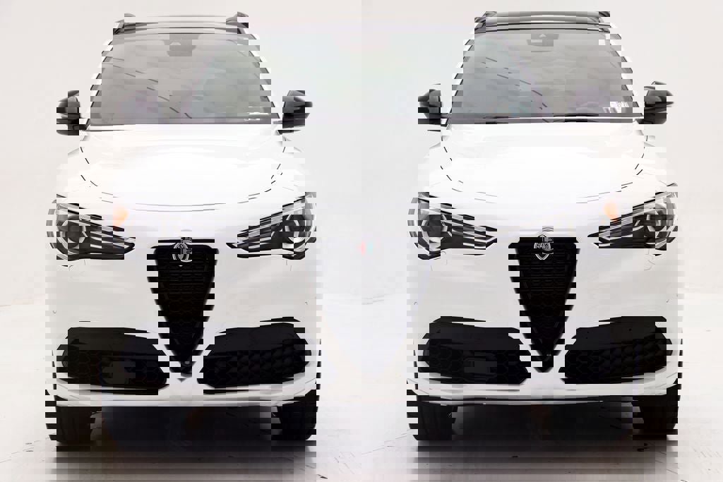 Used 2022 Alfa Romeo Stelvio Veloce image 5