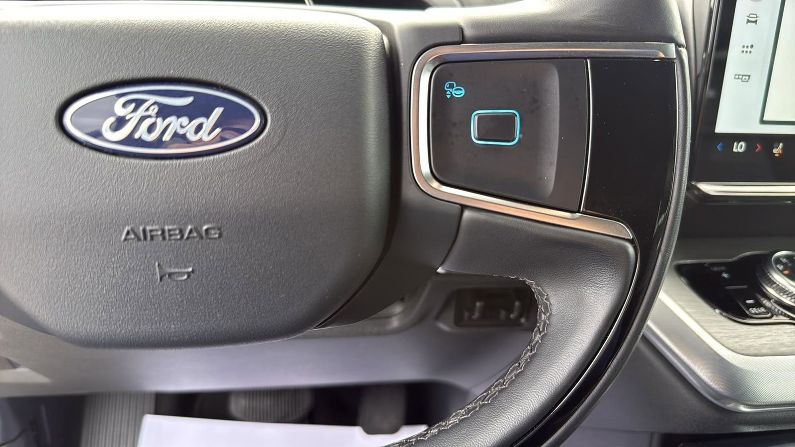 Certified 2025 Ford Expedition Platinum AWD/4WD image 16