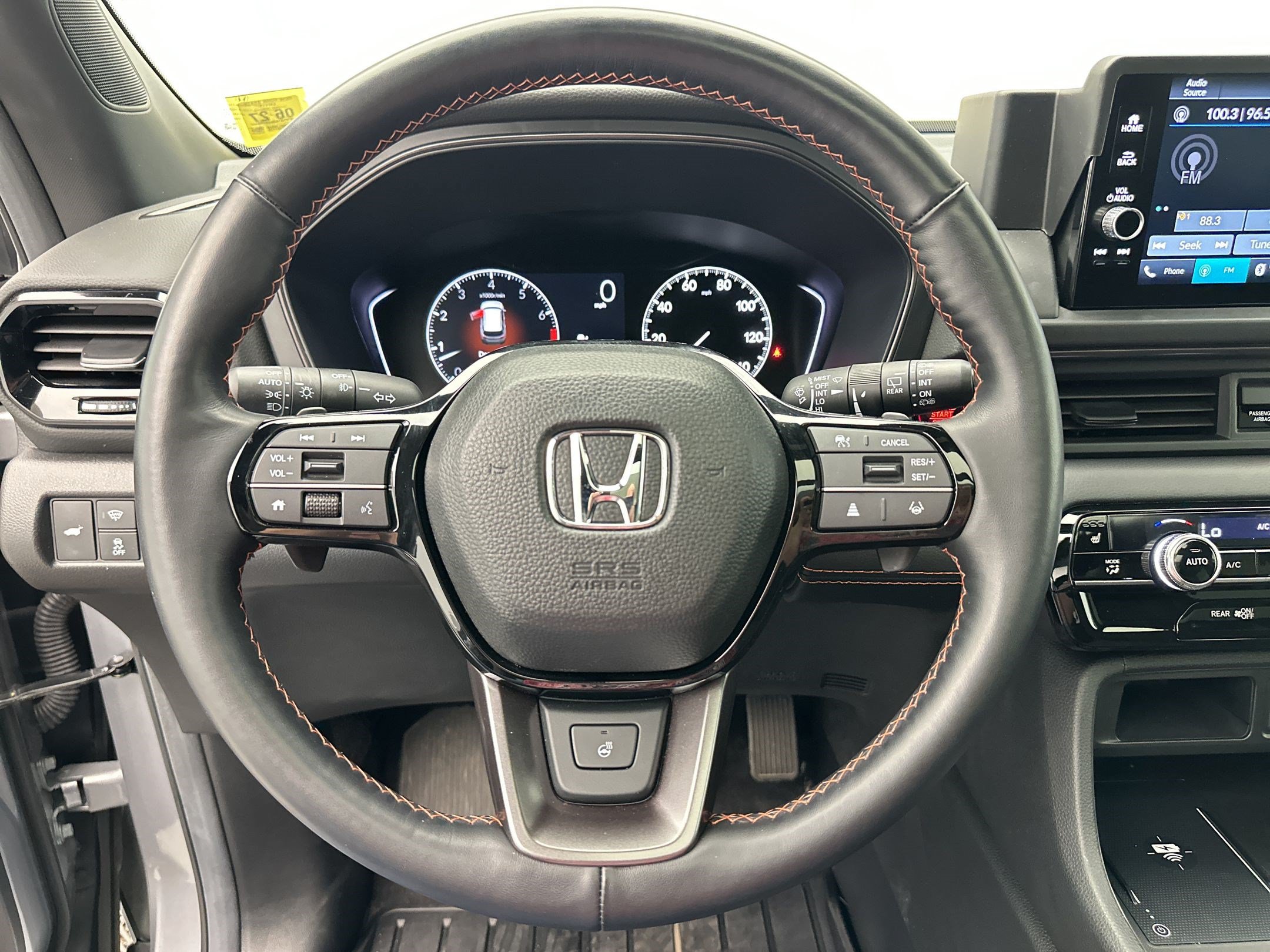 Used 2025 Honda Pilot TrailSport image 11