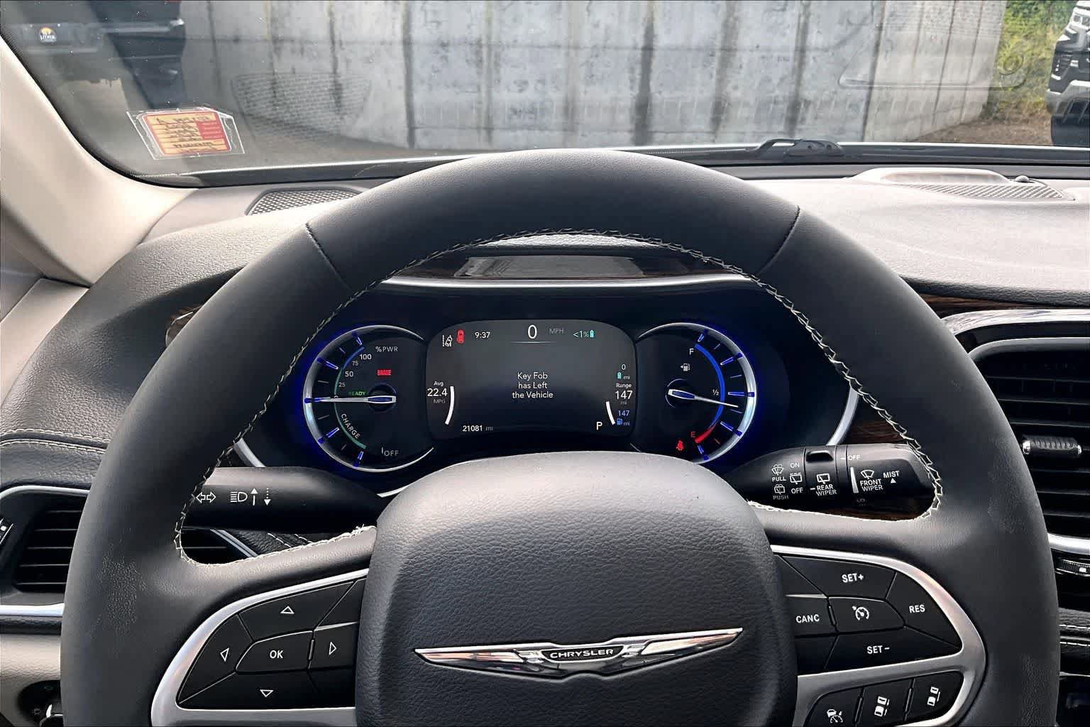 Used 2023 Chrysler Pacifica Limited FWD image 18