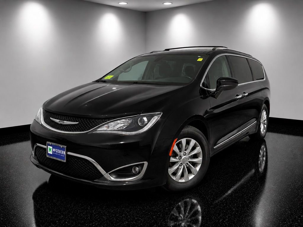 Used 2018 Chrysler Pacifica Touring-L FWD image 1