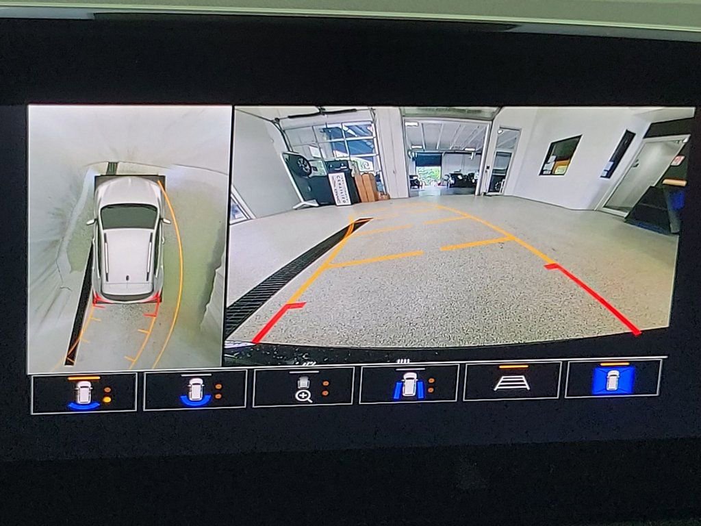 Certified 2025 Buick Encore GX Avenir w/ Avenir Technology Package image 12