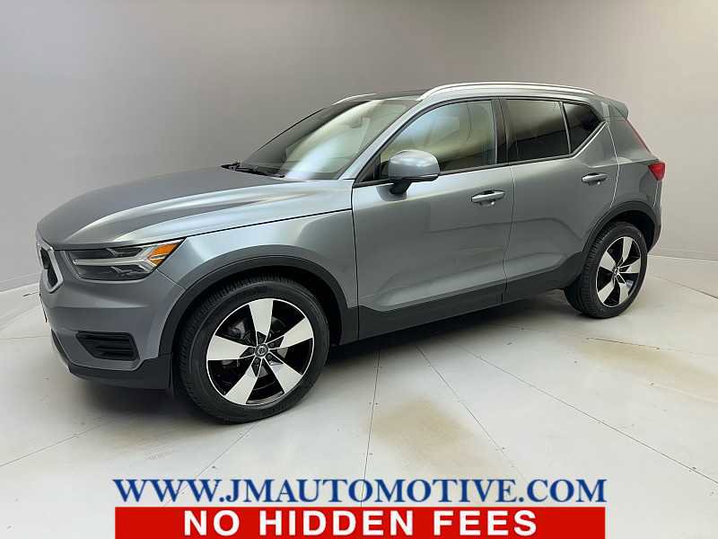 Used 2019 Volvo XC40 T5 Momentum image 1