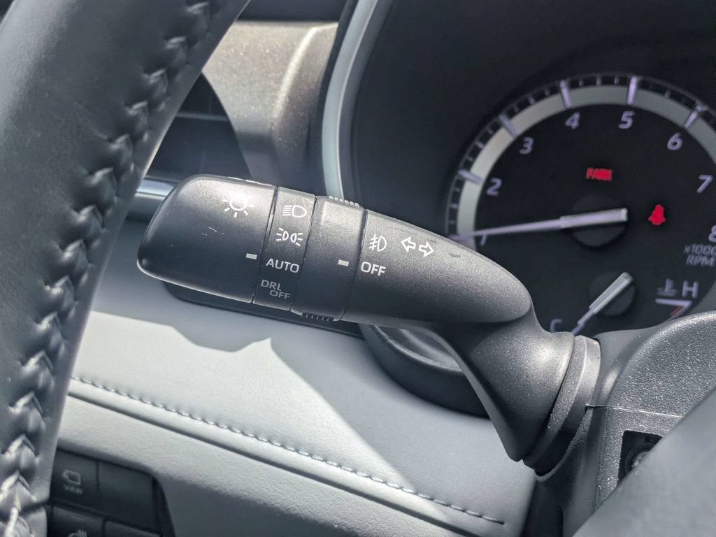 Used 2022 Toyota Highlander Limited FWD image 28