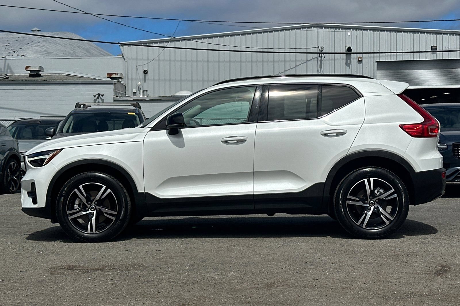 Certified 2023 Volvo XC40 B4 Plus FWD image 6