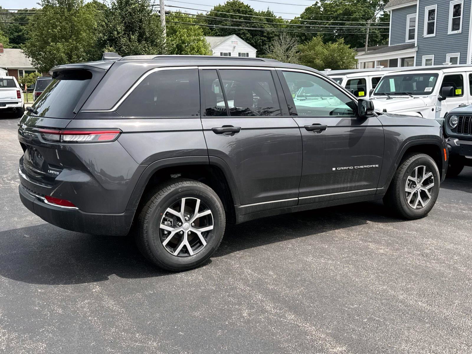 New 2025 Jeep Grand Cherokee Limited image 2