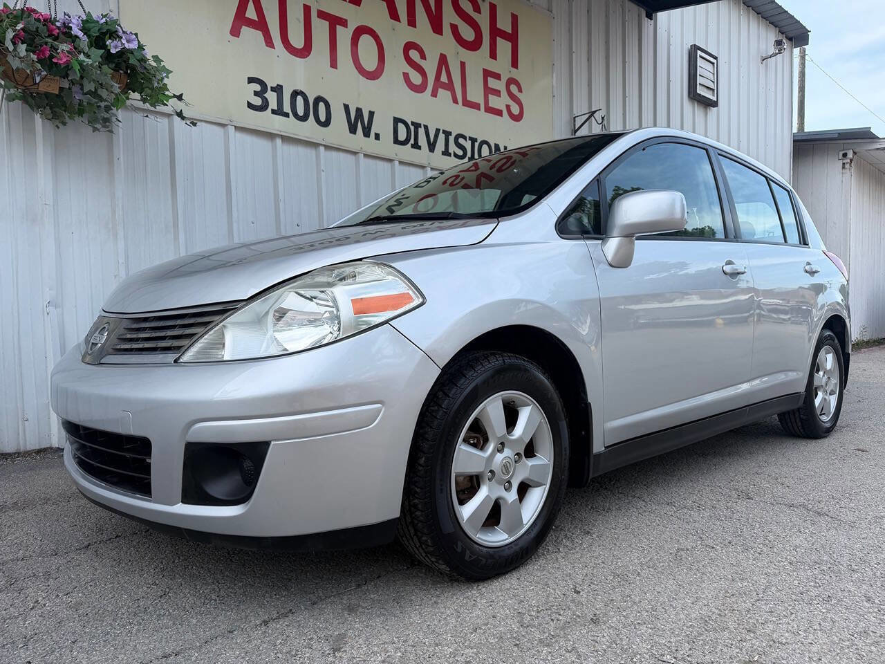 Used 2009 Nissan Versa Hatchback w/ Convenience Pkg FWD image 9