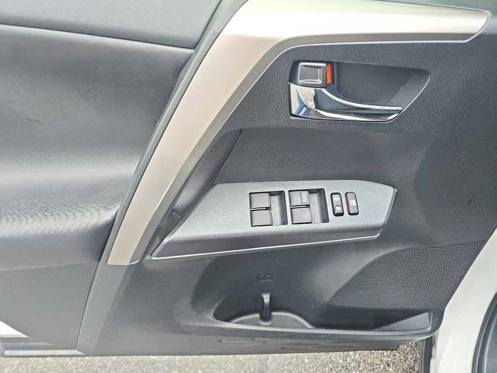 Used 2018 Toyota RAV4 XLE w/ Convenience Package image 20