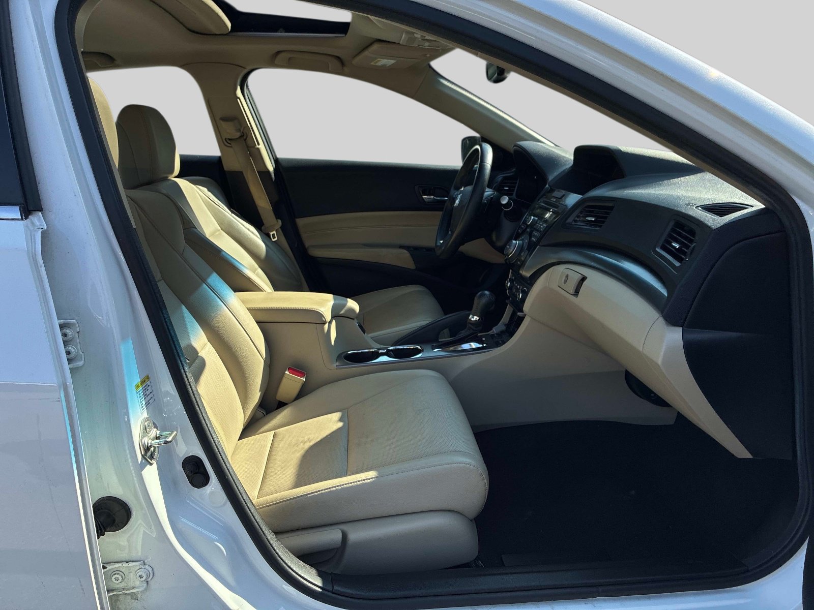 Used 2014 Acura ILX w/ Technology Package FWD image 10