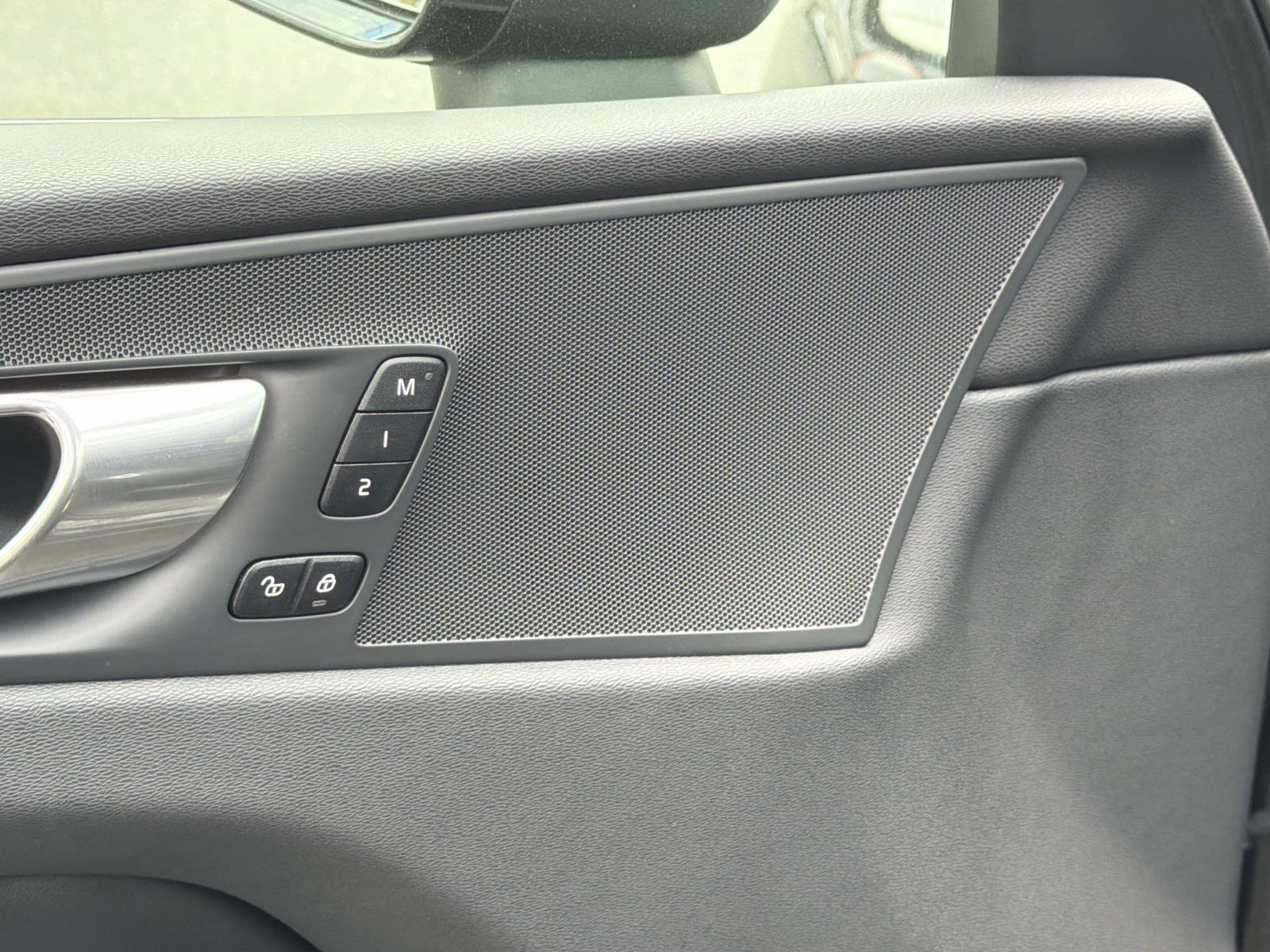 Certified 2023 Volvo XC60 B5 Plus AWD/4WD image 16