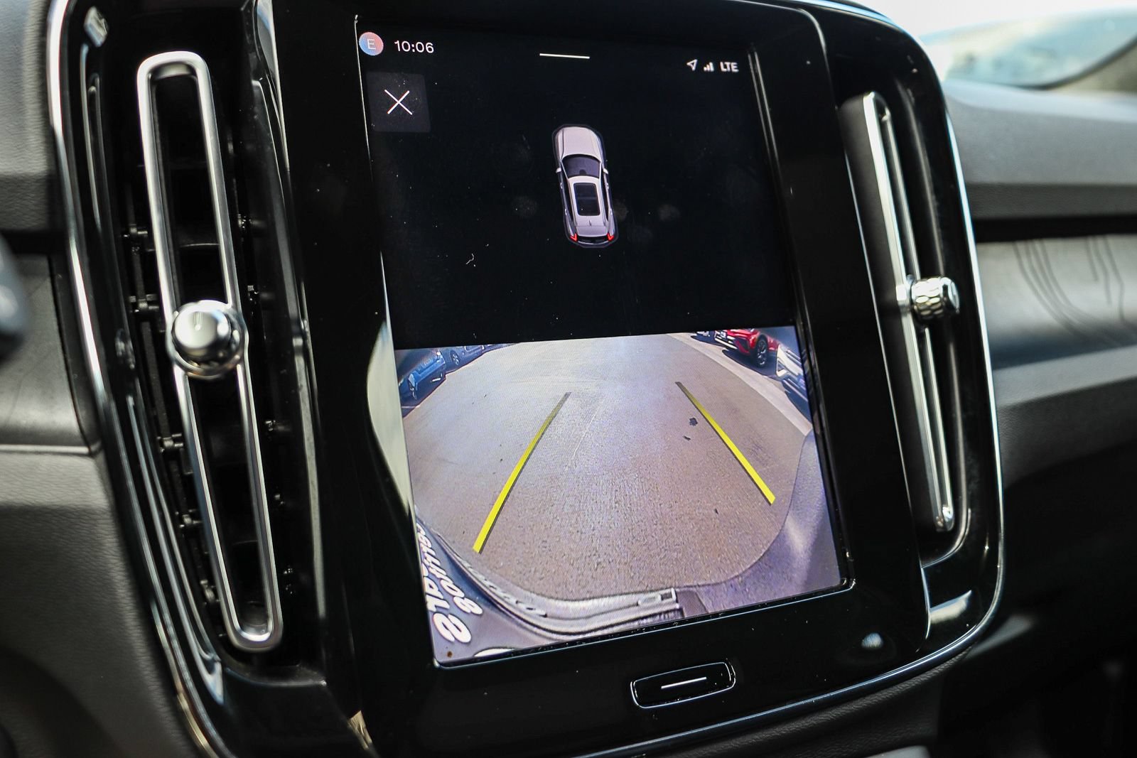 Used 2023 Volvo XC40 Recharge Ultimate AWD/4WD image 25