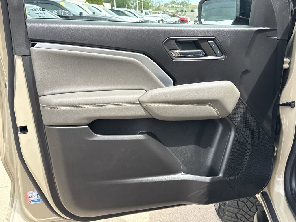 Used 2024 Chevrolet Colorado ZR2 AWD/4WD image 24