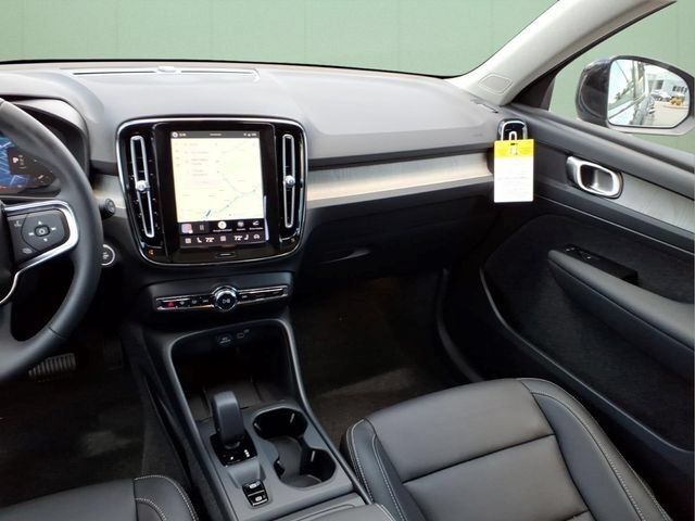 New 2026 Volvo XC40 B5 Core AWD/4WD image 13
