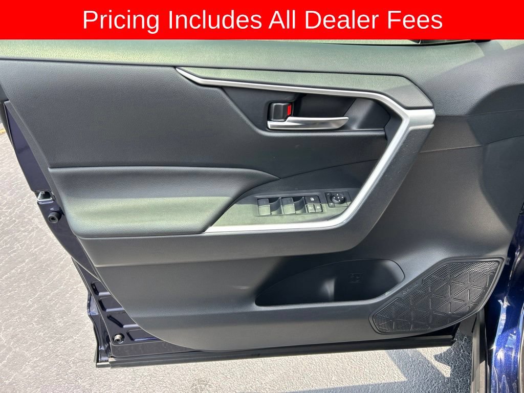 Used 2025 Toyota RAV4 XLE AWD/4WD image 3