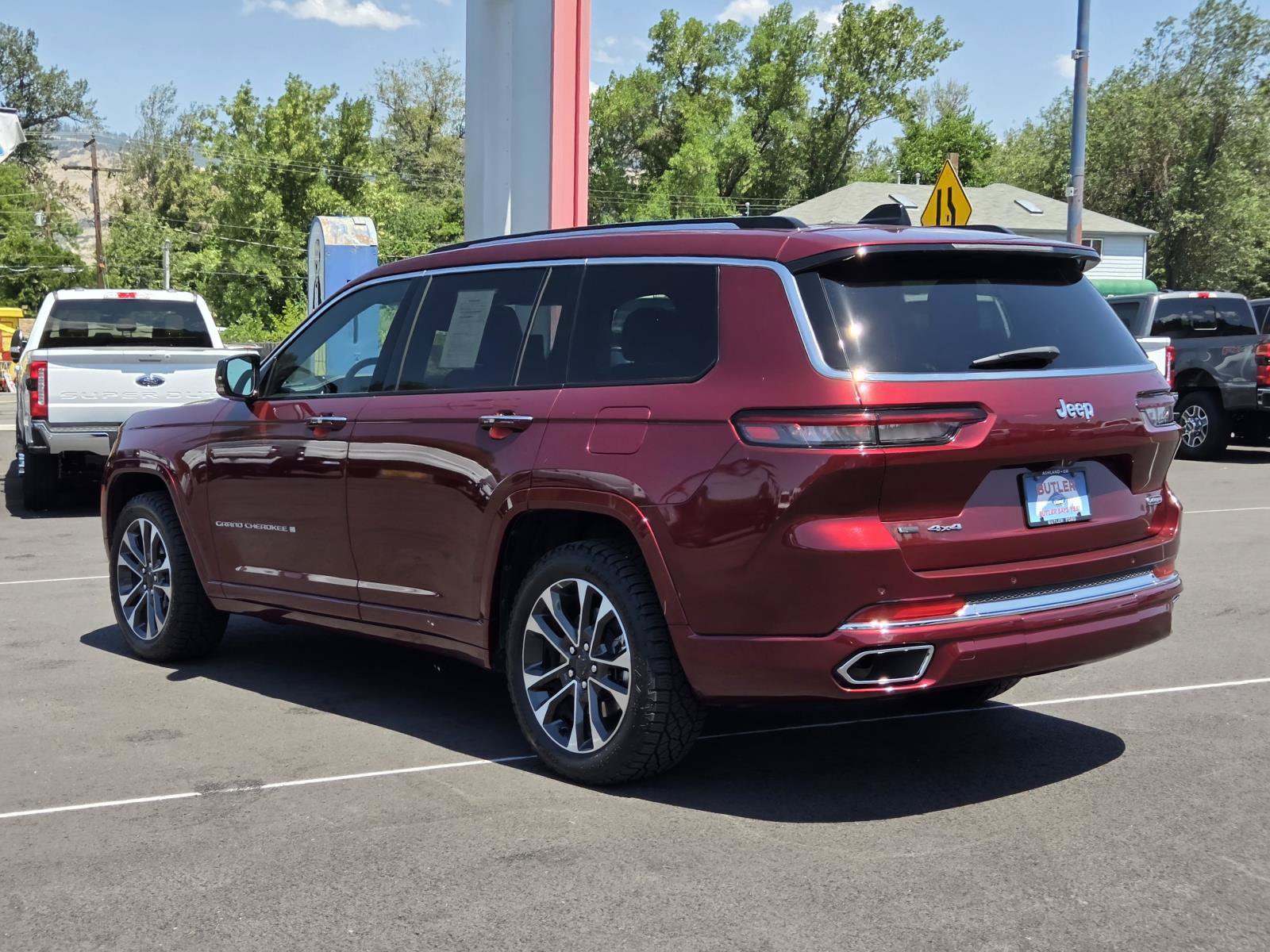 Used 2023 Jeep Grand Cherokee L Overland w/ Rear Seat Video Group I AWD/4WD image 7