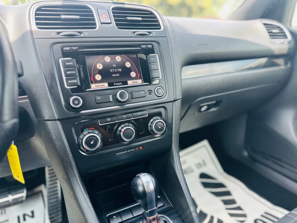 Used 2011 Volkswagen Golf 2-Door image 14