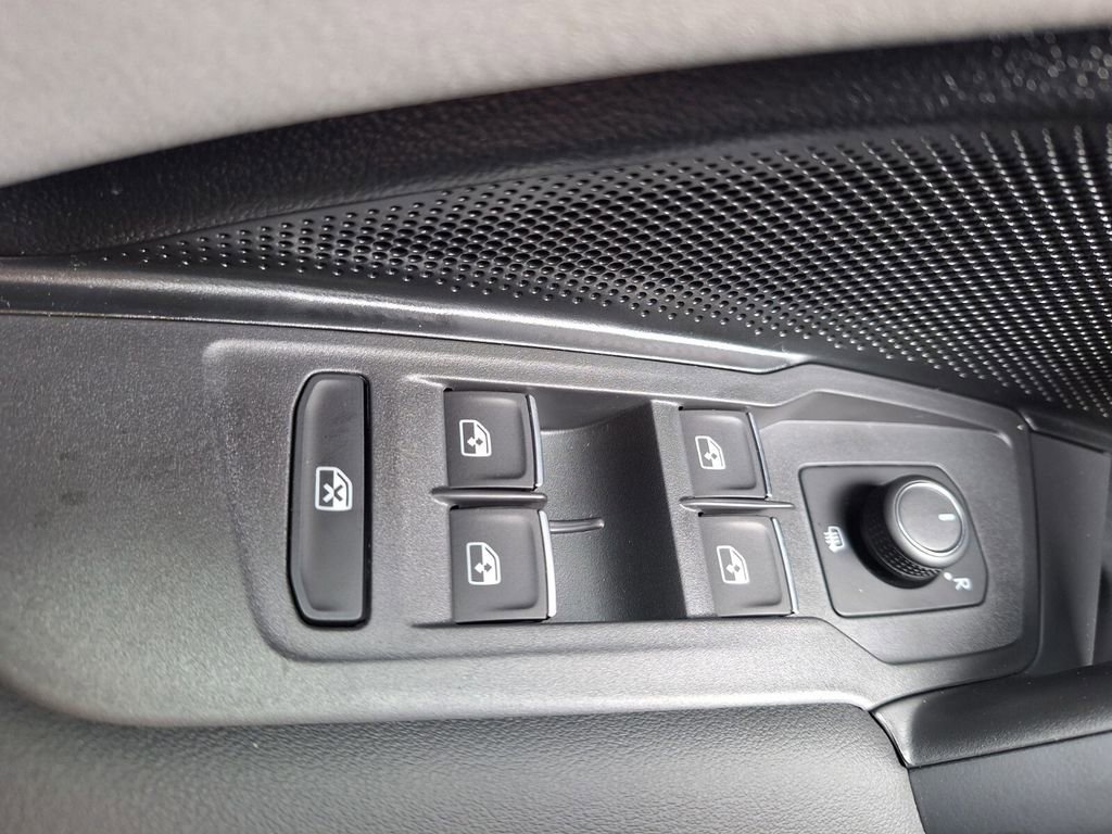 New 2026 Volkswagen Tiguan SE image 19