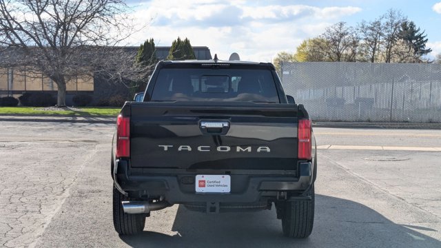 Used 2024 Toyota Tacoma Limited w/ Limited Package (LT) image 7