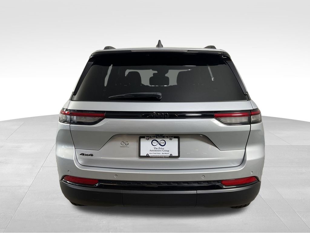 Used 2023 Jeep Grand Cherokee Altitude image 8