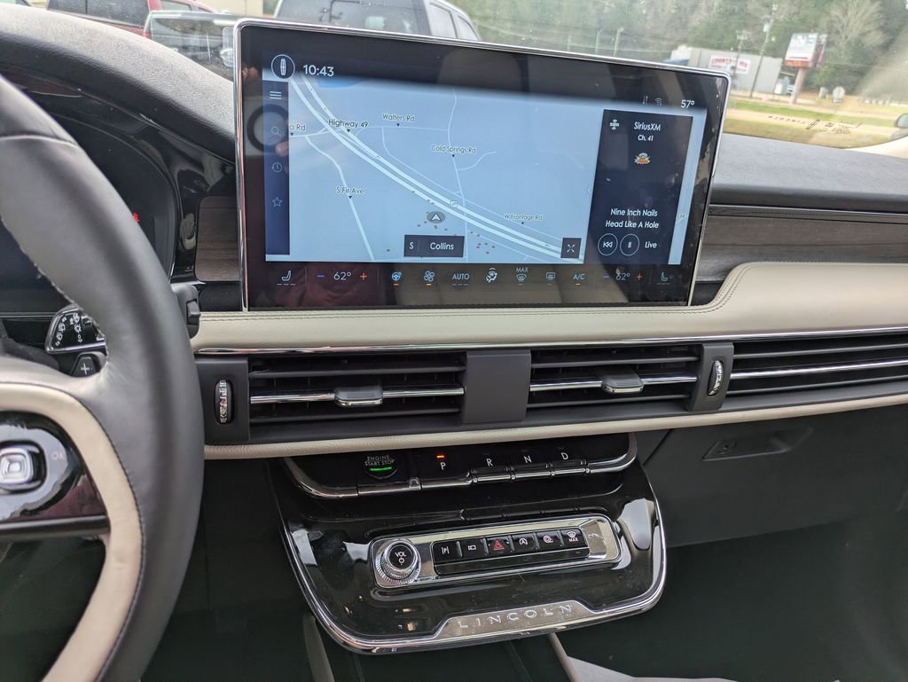 Used 2025 Lincoln Corsair Reserve w/ Equipment Group 202A image 13