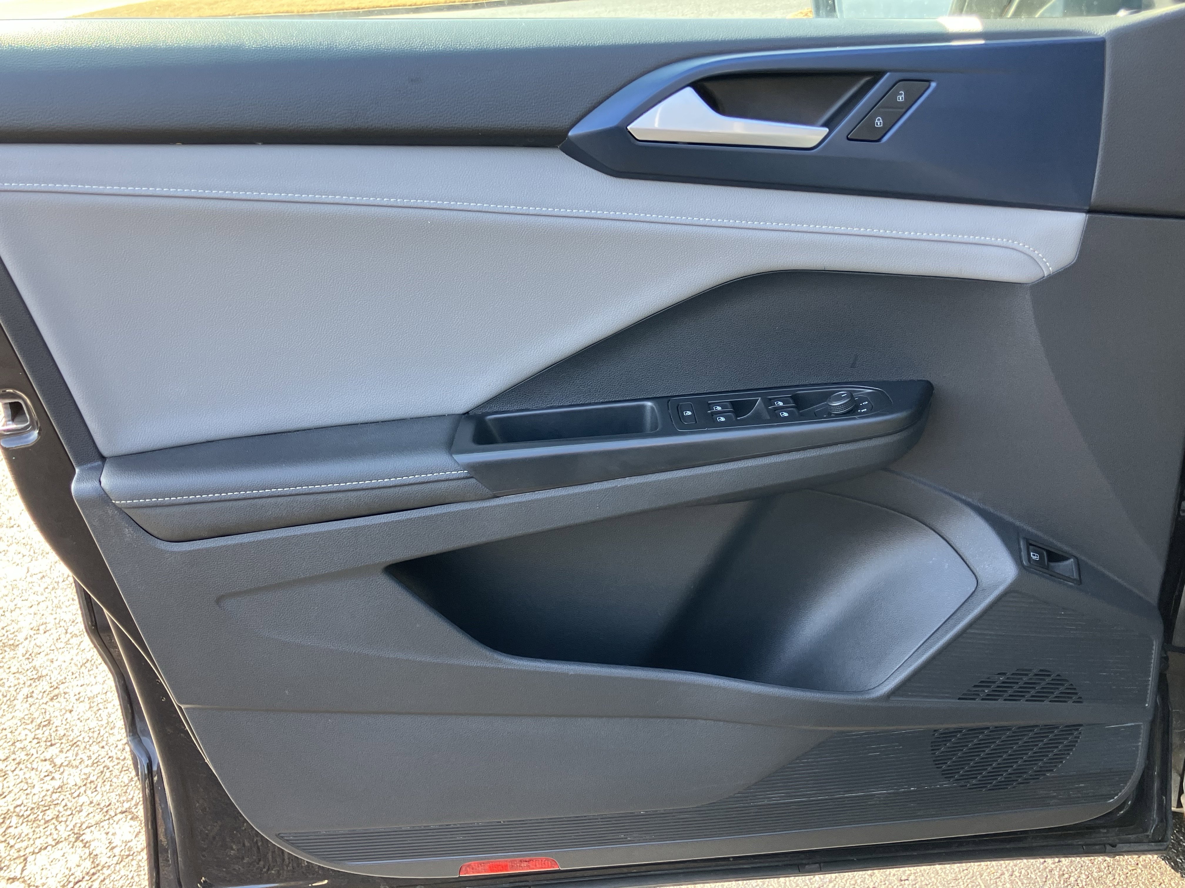 Used 2024 Volkswagen Taos SE image 14