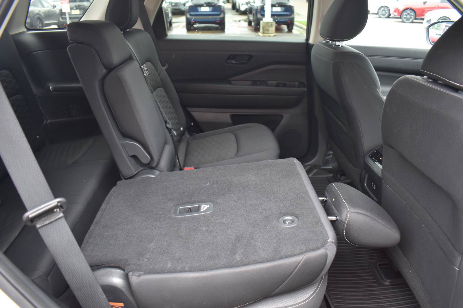 Used 2024 Nissan Pathfinder SV FWD image 66