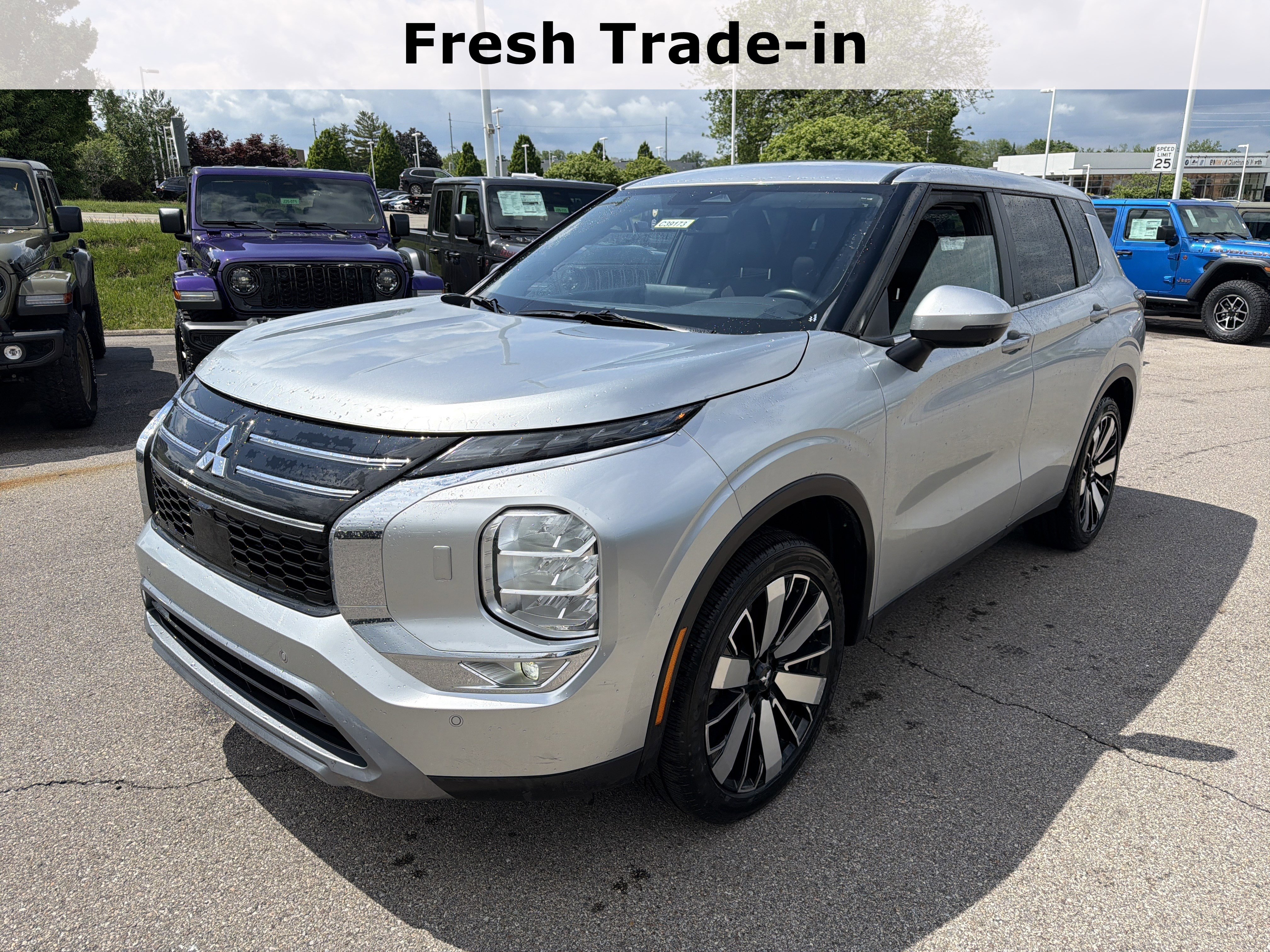 Used 2025 Mitsubishi Outlander SE AWD/4WD image 6