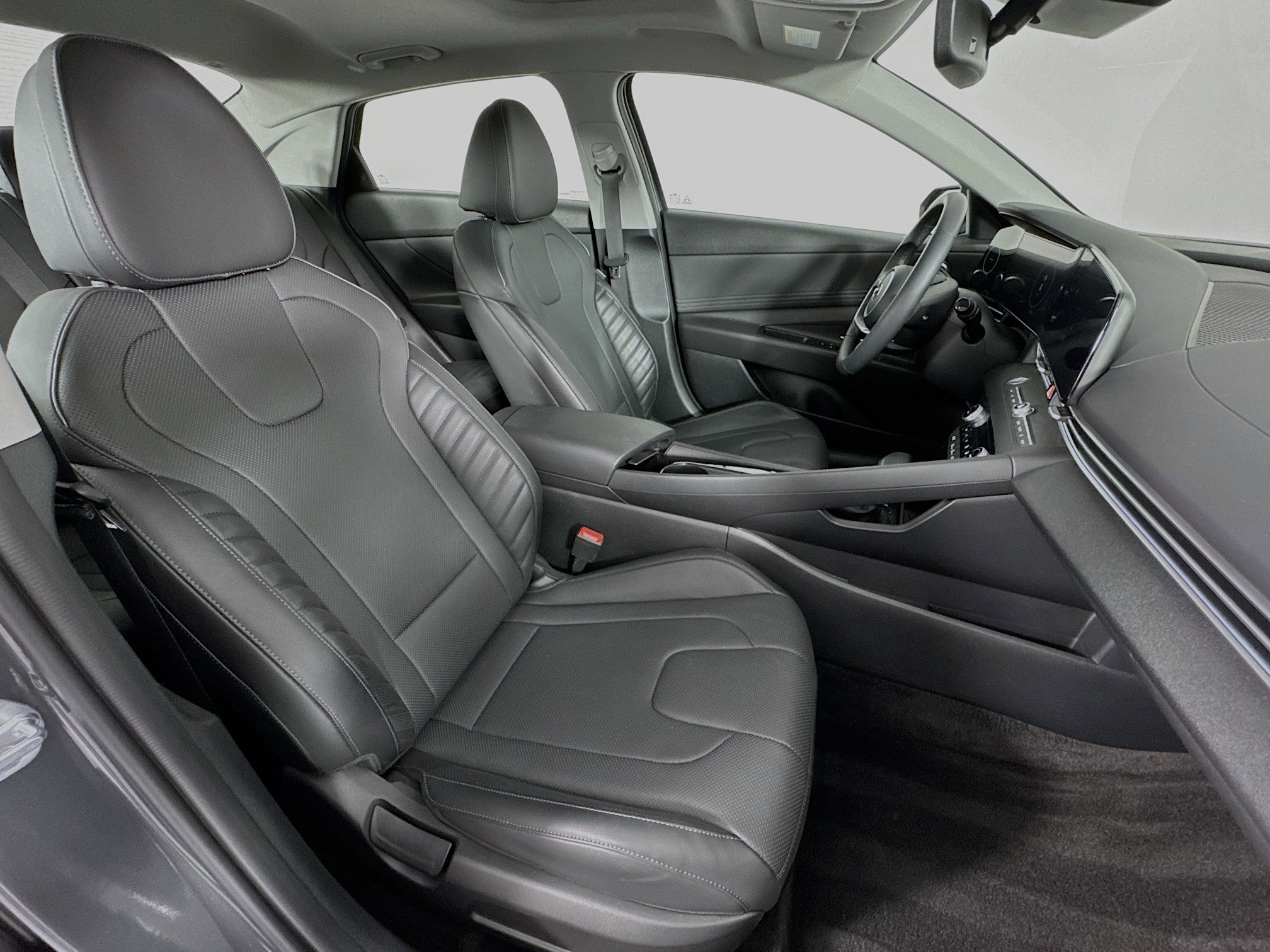 Used 2023 Hyundai Elantra Limited w/ Preferred Accessory Package FWD image 29