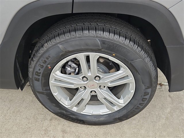 Used 2024 GMC Terrain SLE image 11