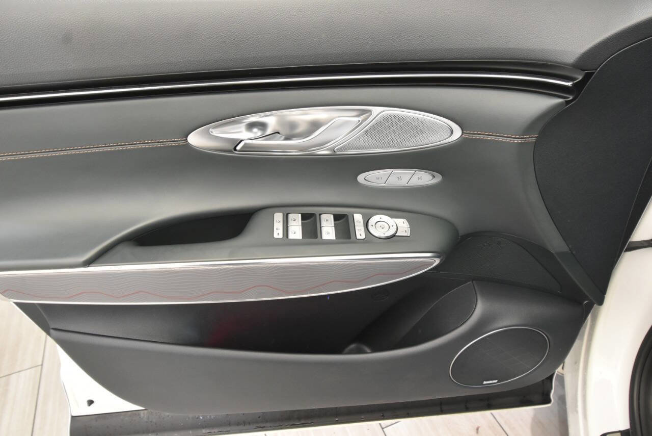 Used 2022 Genesis GV70 2.5T w/ Advanced Package image 13