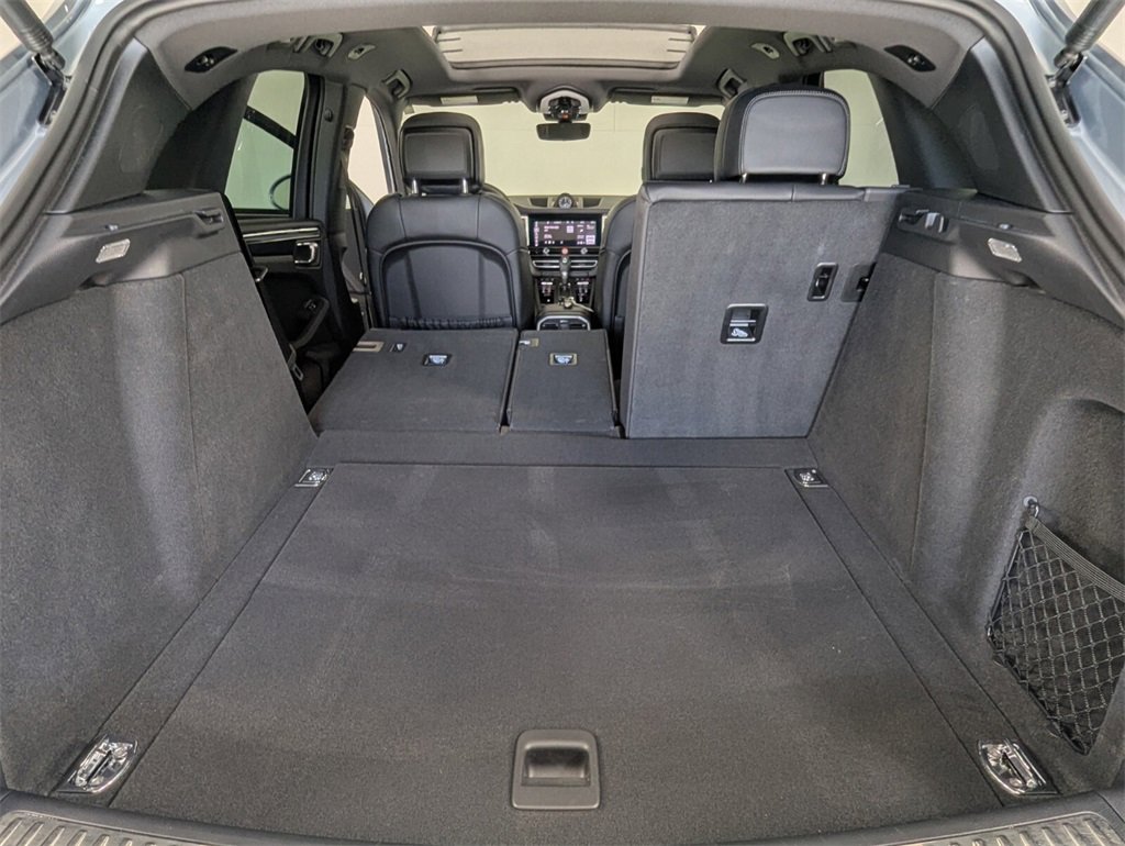 Used 2025 Porsche Macan Base w/ Premium Package Plus image 24