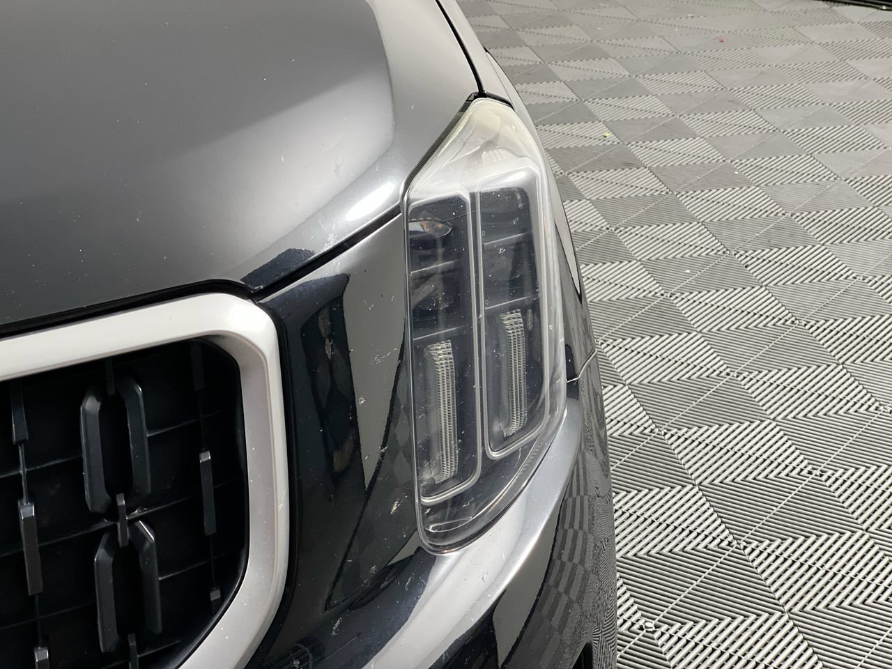 Used 2024 Kia Telluride EX w/ EX Captain's Chair Package FWD image 9