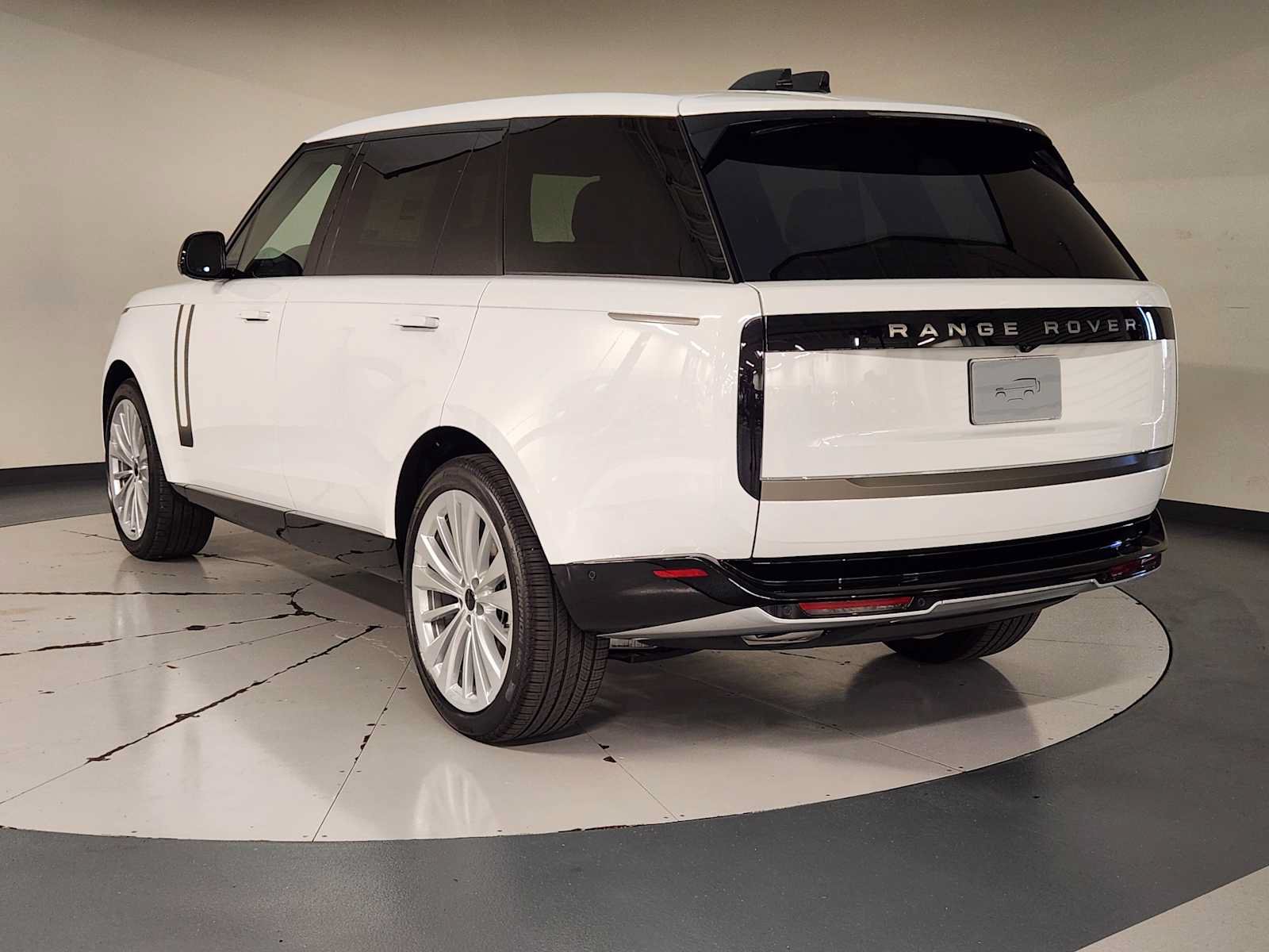 New 2026 Land Rover Range Rover Long Wheelbase SE AWD/4WD image 6