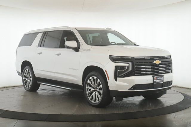 Used 2025 Chevrolet Suburban High Country AWD/4WD image 2
