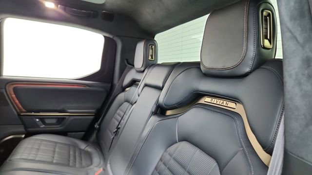 Used 2025 Rivian R1T Premium image 30