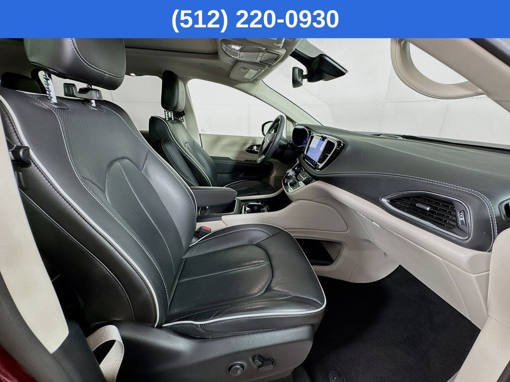 Used 2023 Chrysler Pacifica Limited image 37
