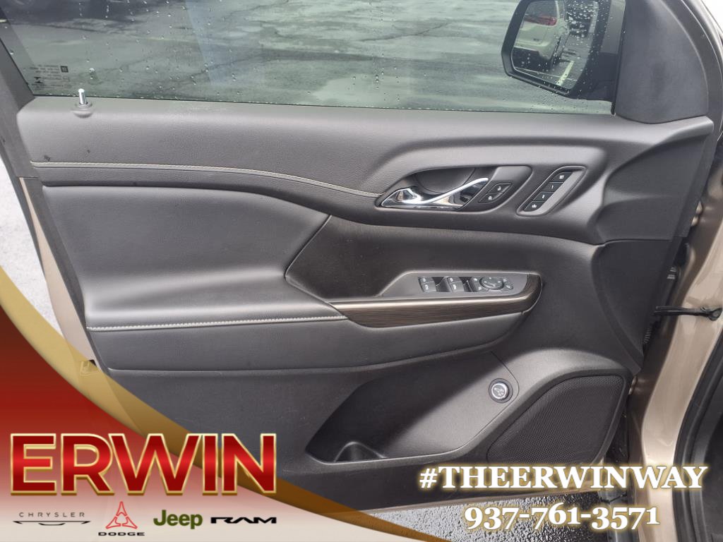 Used 2022 GMC Acadia SLT w/ Technology Package image 17