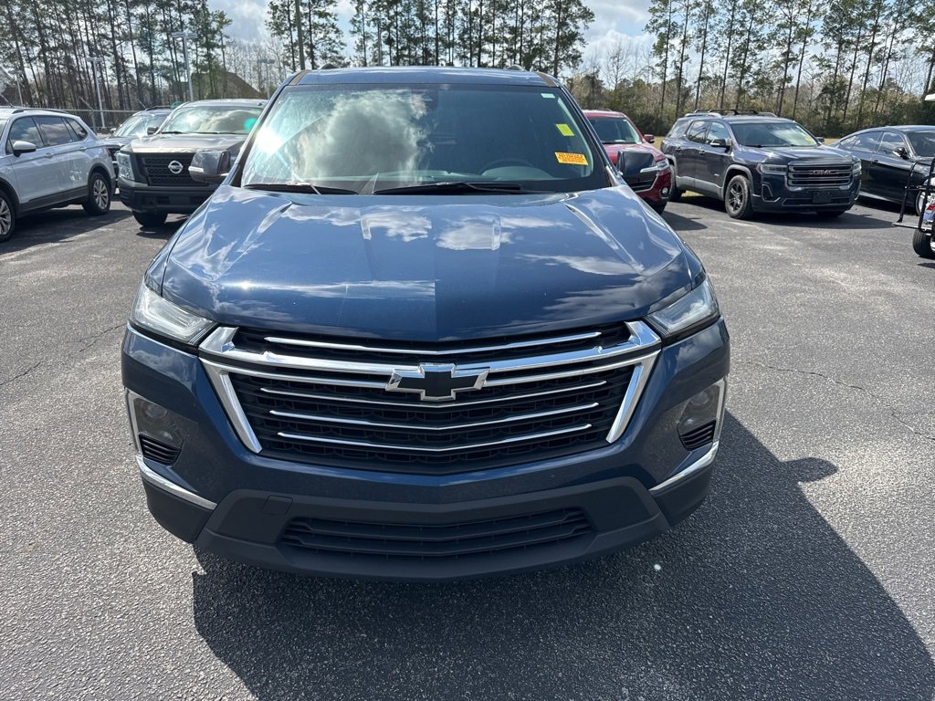 Used 2023 Chevrolet Traverse LT image 2