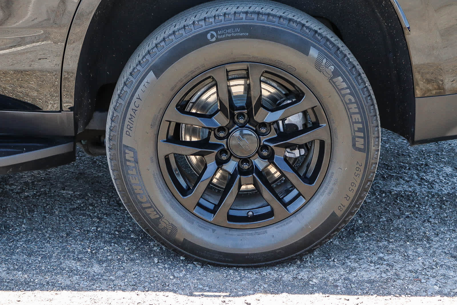 Used 2024 Chevrolet Tahoe LT w/ Luxury Package AWD/4WD image 9