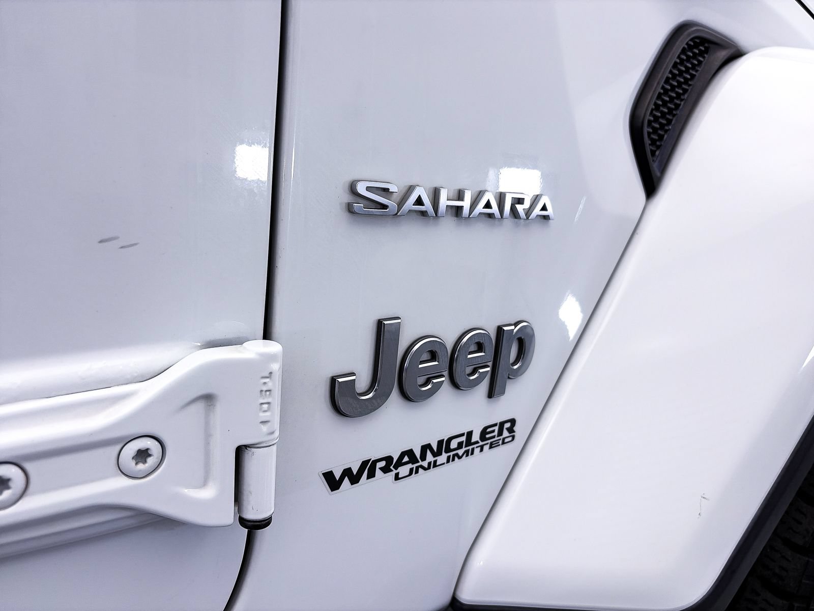 Used 2020 Jeep Wrangler Unlimited Sahara AWD/4WD image 3